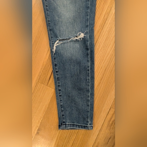 Mossimo denim blue ripped mid rise skinny jeans. Size 10, 30" - Picture 6 of 9